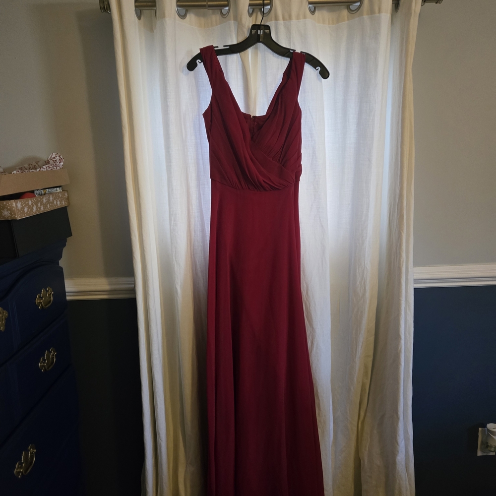 David's Bridal Sleeveless Wine Red V-Neck Prom/Bridesmaid Gown off The Shoulder
